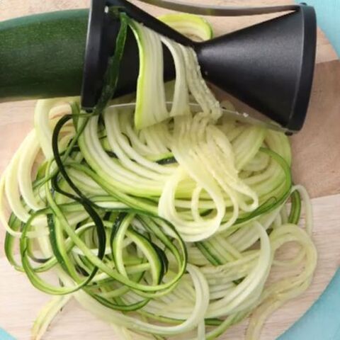 Illustratie bij: VIDEO: zo maak je de lekkerste courgettepasta