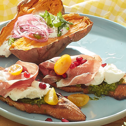 Illustratie bij: BBQ-tip: bruschetta’s met gepofte zoete aardappel (mét gratis toffe dominostenen)