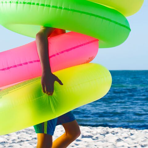 Illustratie bij: Gaan jullie dit weekend naar het strand? Híer moet je voor oppassen!