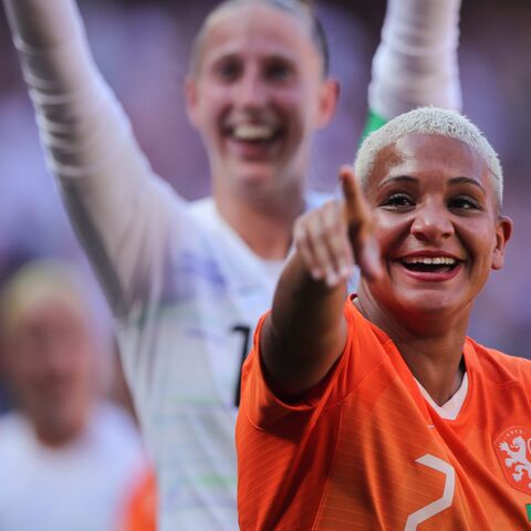 Illustratie bij: Wauw! Voetbalster Shanice van de Sanden deelt prachtige foto van haar zwangere vriendin