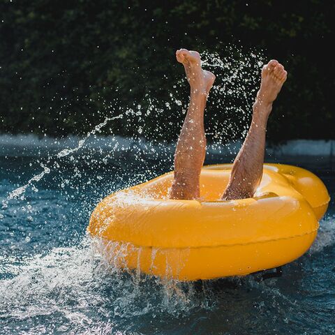 Illustratie bij: Lilian: ‘De buurjongen krijste als een speenvarken en mijn dochter werd onder water geduwd’