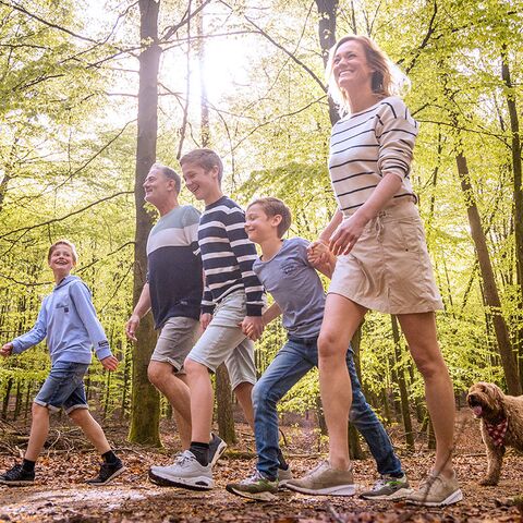 Illustratie bij: Mama is model: ‘Maar op familiefoto’s heb ik altijd mijn ogen dicht’