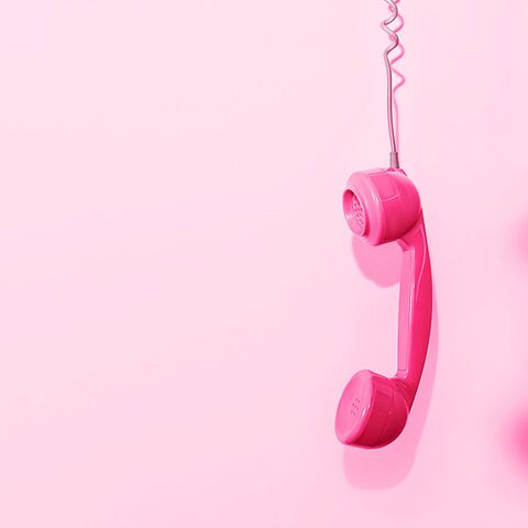 Illustratie bij: ‘Tijdens een vriendinnen-nachtje weg zit ze non-stop op de hotline met thuis’