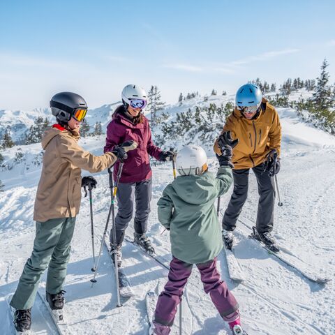 Illustratie bij: Even ontspannen of juist in actie: dít zijn de leukste winteractiviteiten in Oostenrijk