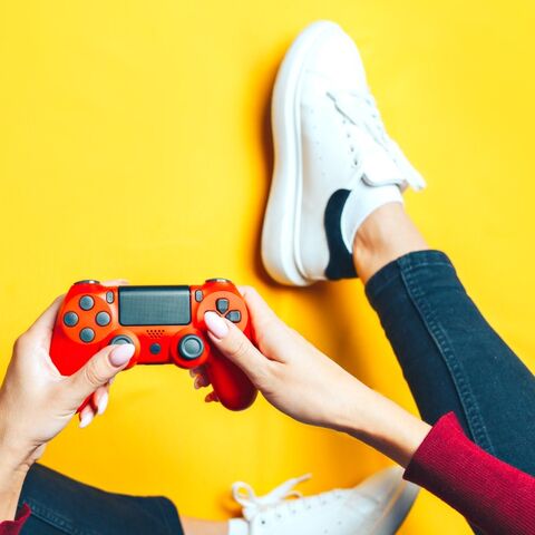 Illustratie bij: Mama wil me-time: ‘Ik kijk een serie terwijl mijn jongens elkaar afknallen op de Playstation’