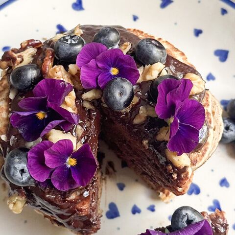 Illustratie bij: Om te smullen: recept voor gezonde chocolade-bananenpannenkoeken