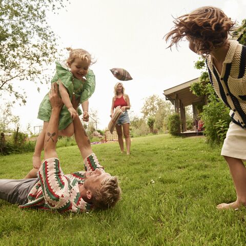 Illustratie bij: Joshua Nolet en Caroline: ‘Eerst vluchtten we bij elkaar, nu komen we thuis bij elkaar’