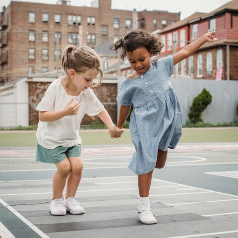 Illustratie bij: Kinderen met deze sterrenbeelden hebben de meeste vriendjes