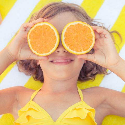 Illustratie bij: Zichtbaar in het water: deze kleuren zwemkleding kunnen verdrinking helpen voorkomen