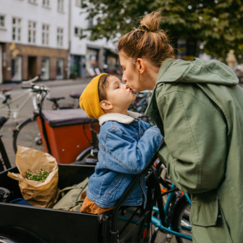 Illustratie bij: 10 gedachten die elke moeder heeft tijdens haar eerste rondje op de bakfiets