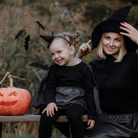 Illustratie bij: Halloween haarstijl: deze populaire ‘spooky buns’ zijn ideaal (en te schattig) voor je peuter