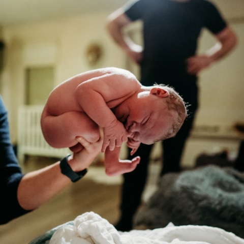 Illustratie bij: Kijktip! Een goed begin: documentaire laat zien hoe uniek het Nederlandse geboortesysteem is