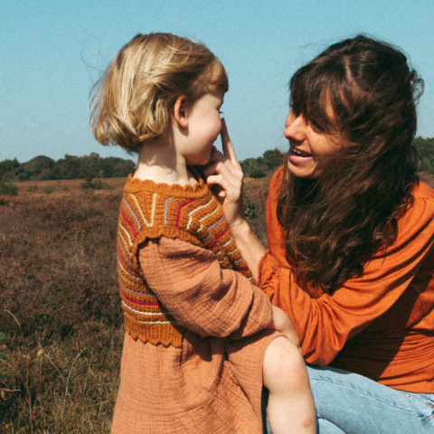 Illustratie bij: Marloes: ‘Yes, mijn tactiek werkt! De juf belt als eerste mijn vriend in plaats van mij’