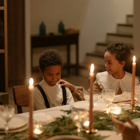 Illustratie bij: Onderzoek: meer dan de helft van de ouders heeft kerstdinerstress