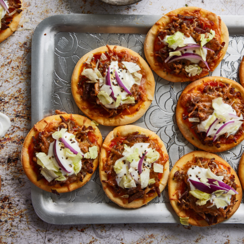 Illustratie bij: Perfect voor de iftar: shoarmapizzaatjes waar je niet vanaf kunt blijven