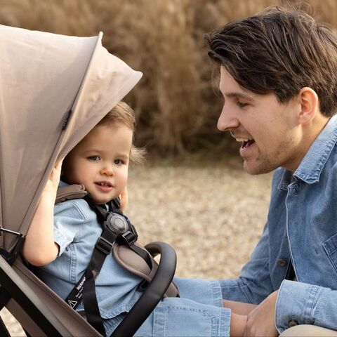 Illustratie bij: Let’s roll: WIN een buggy van Prénatal in de chique kleur sand (t.w.v. €249,-)