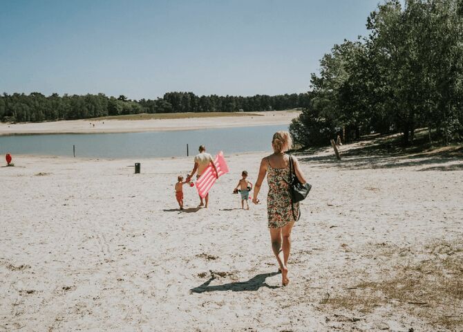 Illustratie bij: Nieuwe vakantiehype onder ouders: een ‘achterstevoren stranddag’