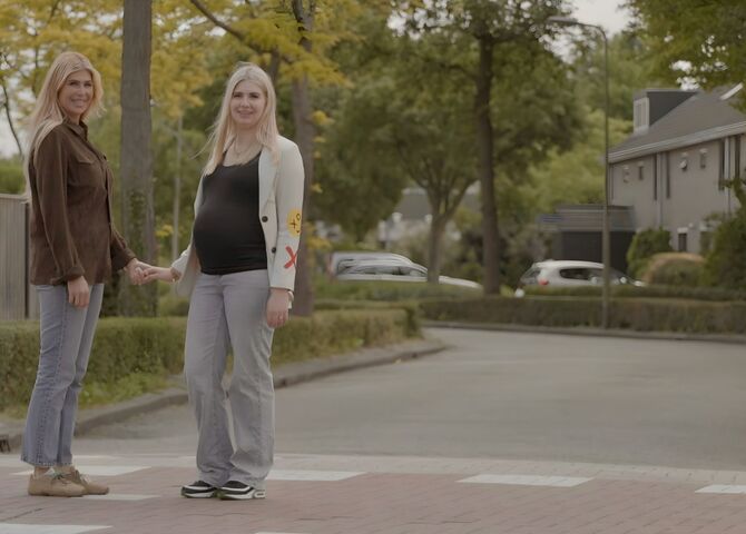 vier handen op éen buik