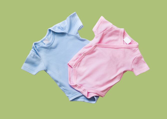 Illustratie bij: Mara: ”Als je maar geen roze gaat dragen’, zei mijn schoonmoeder tegen mijn pasgeboren zoon’