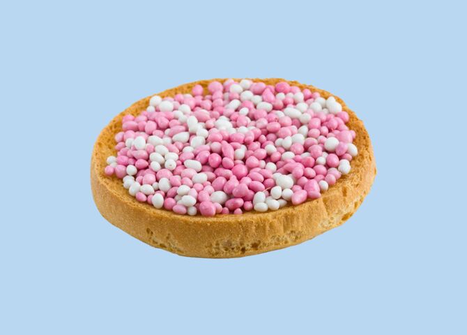 beschuit met roze muisjes