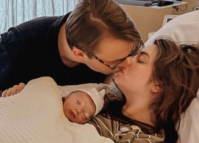 Illustratie bij: Zoon van Frans Bauer vader geworden van eerste kindje: ‘Eerder dan verwacht’