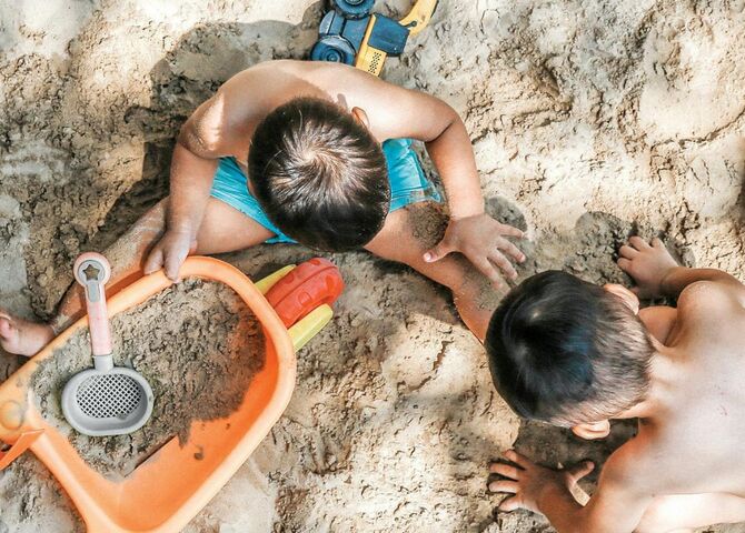 Illustratie bij: Kinderhulp luidt noodklok: waarom de zomervakantie voor veel kinderen de moeilijkste periode is