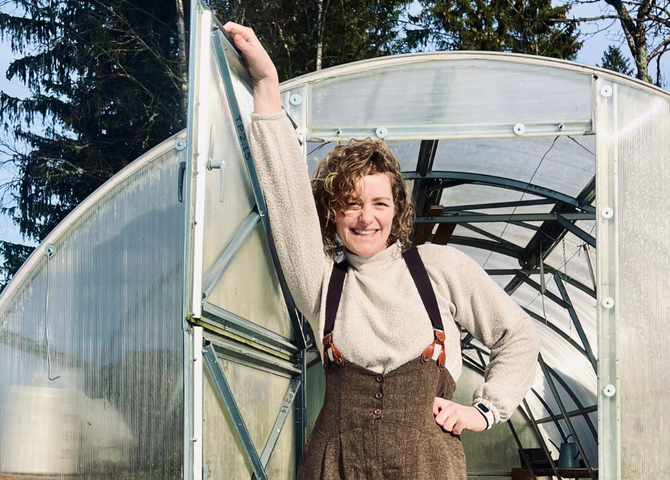 Illustratie bij: Anne woont met haar gezin in de Zweedse bossen: ‘De was doe ik als de zon schijnt, anders is de stroom op’