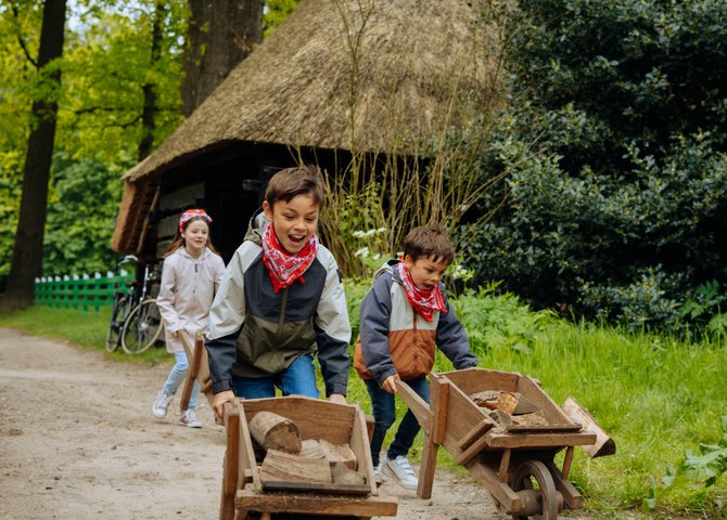 Kind maakt vriendjes op vakantie: bijzonder verhaal