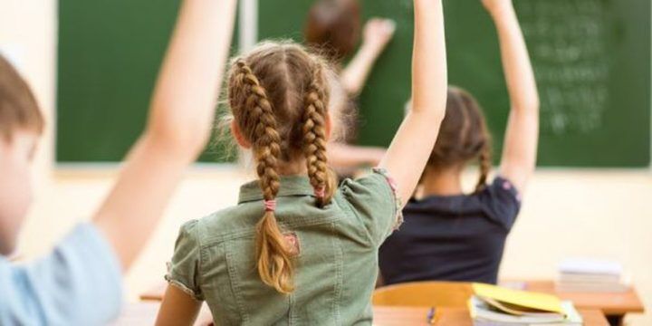 Illustratie bij: ‘Kinderen moeten niet zitten, maar staan tijdens de les’
