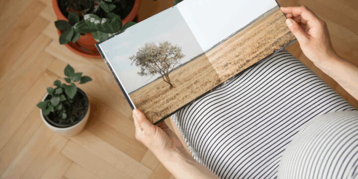Illustratie bij: Scrollen wordt bladeren: zo makkelijk maak je een fotoboek