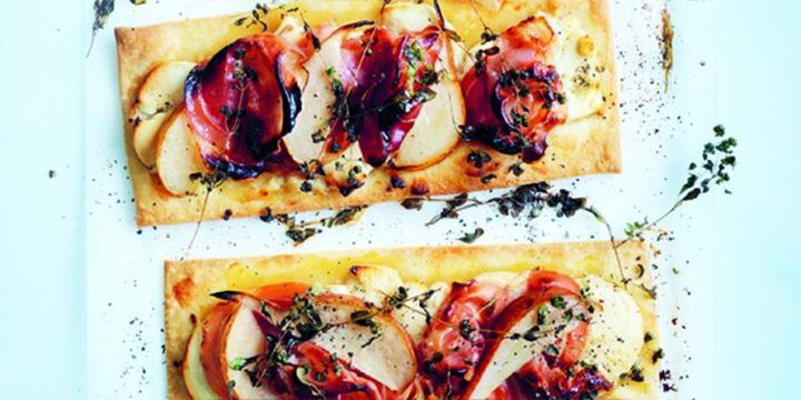 Illustratie bij: Recept: quiches met geitenkaas, peer en pancetta