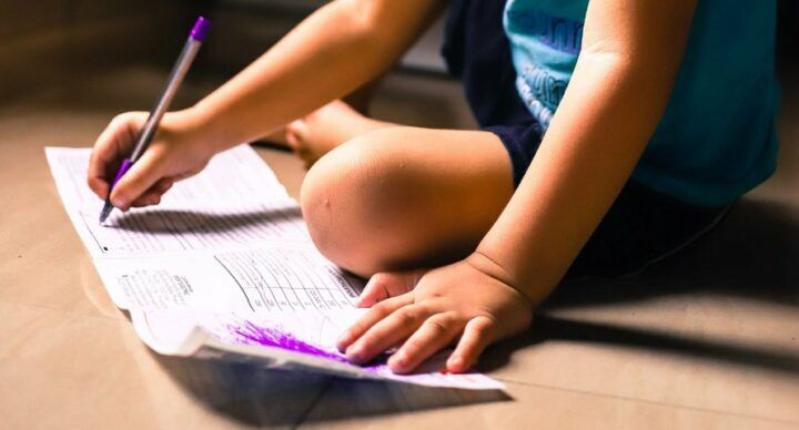 kinderen les geven tijdens wereldreis