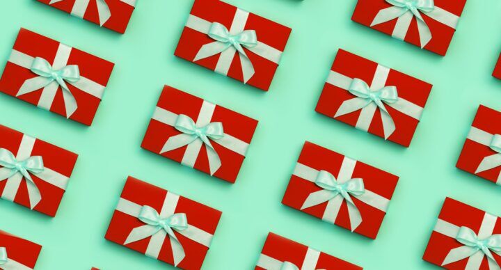 Zoveel cadeaus kun je je kind het beste met kerst geven volgens experts