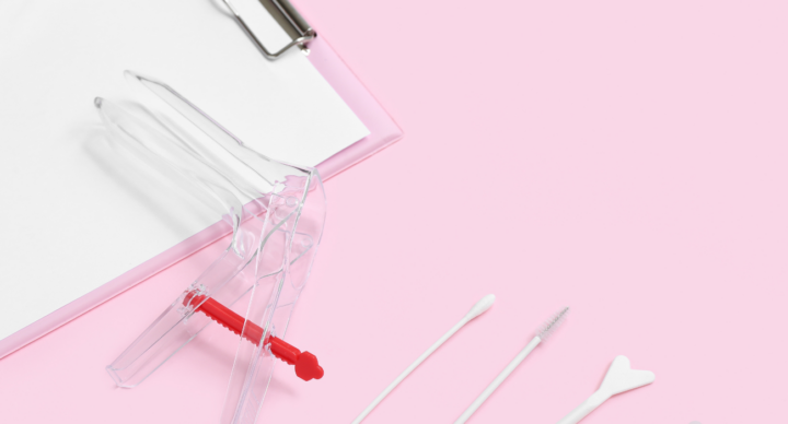 Illustratie bij: Zorgwekkend: zóveel procent vrouwen laat uitnodiging baarmoederhalskanker-onderzoek liggen (en dit is waarom)