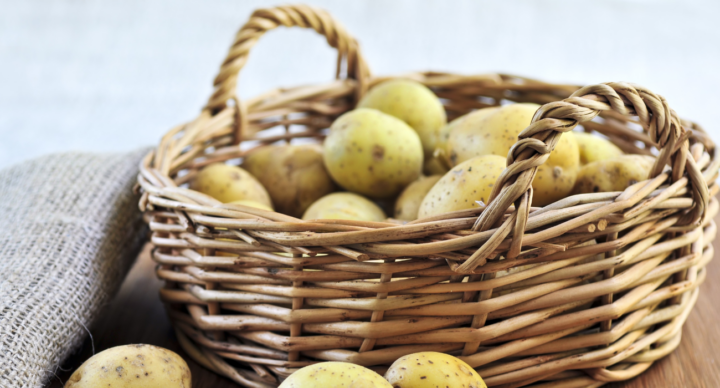 Illustratie bij: Vreselijke kraamcadeaus: ‘Aardappels uit eigen tuin’