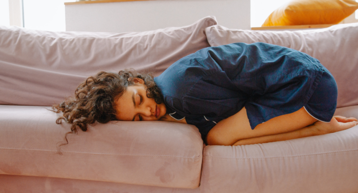 Illustratie bij: Herstellen van een mom burn-out doe je zo, volgens een expert