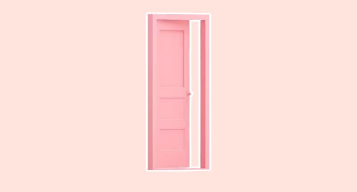 buurvrouw deur huis