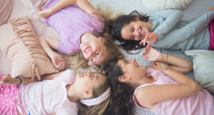 Illustratie bij: Logeerpartijtje: 10 tips voor het eerste slaapfeestje van je kind