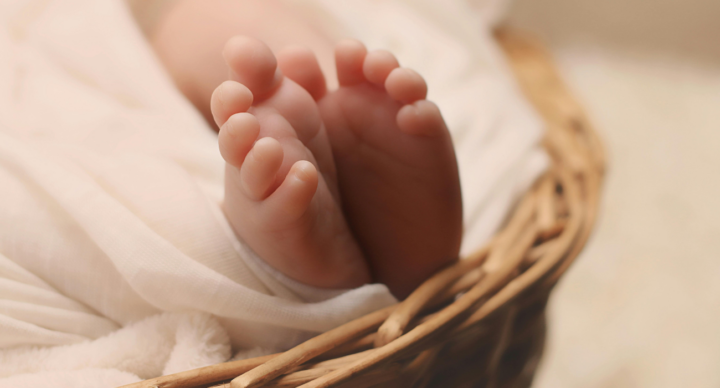 bevallingsverhaal geboorte baby voetjes