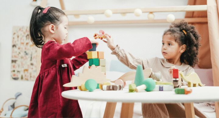 Kinderen spelen Zara