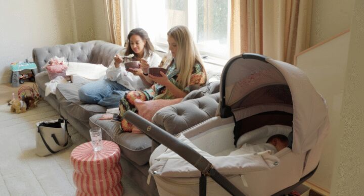 Vier Handen Op Een Buik