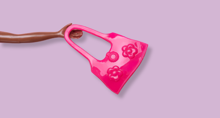 Illustratie bij: Dat ging ff mis: ‘Mijn hart sloeg over toen ik het roze glittertasje van mijn peuter openritste’