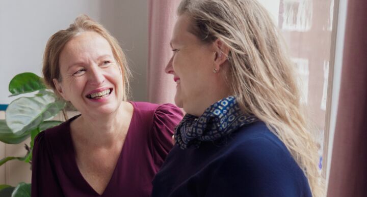 Illustratie bij: Angelique en Nadine zijn vriendinnen: ‘Het voelt veilig als mijn kinderen mama tegen haar zeggen’