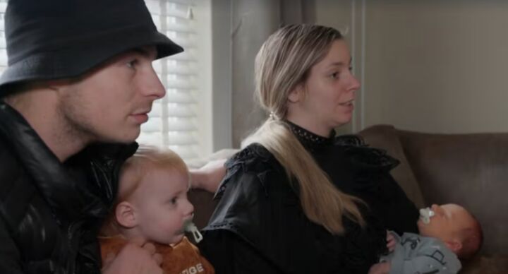 Vier Handen Op Eén Buik