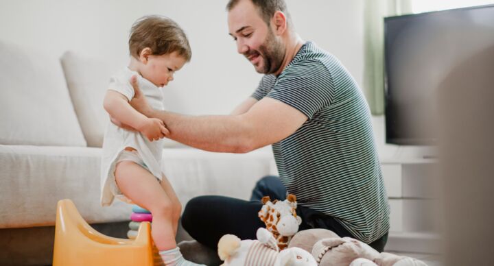 Illustratie bij: Plassen op het potje: deze 7 uitspraken geven je kind zelfvertrouwen om zindelijk te worden