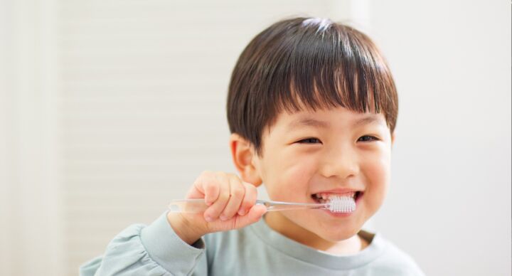 Illustratie bij: Onderzoek: goede mondhygiëne kan je kind later tegen deze ernstige ziektes beschermen