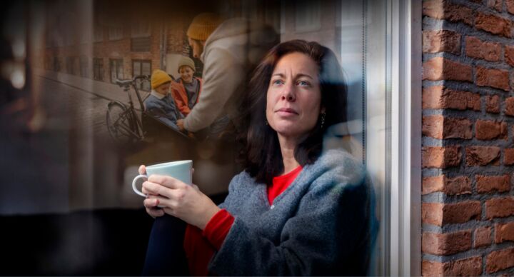 Illustratie bij: Sabine (41) leeft nog altijd in lockdown: ‘Mama, ik weet niet meer hoe jij vroeger was’, zei mijn dochter