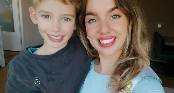 Illustratie bij: Na een zware periode gaf Paulien (35) zichzelf op voor een missverkiezing: ‘Mijn zoon straalde van trots’