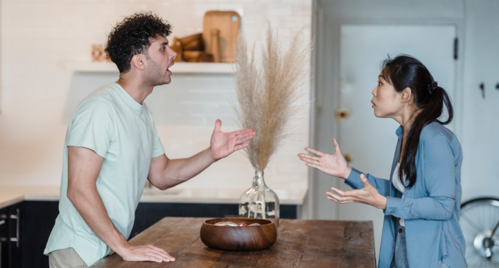 Illustratie bij: Onderzoek: De manier waarop je partner over huishoudelijke taken denkt, zegt iets over jullie relatie