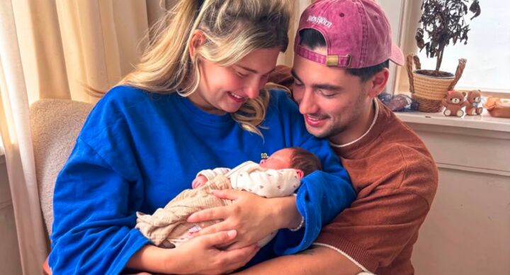 Illustratie bij: Joy en Daní uit B&B Vol Liefde ouders geworden van een dochter en dit is haar zoete naam